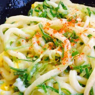 とろ〜り絡まる！釜たまネギうどん